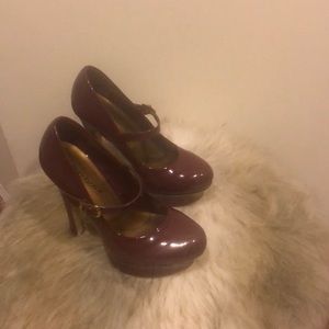 Burgundy maryjane shoes with strap